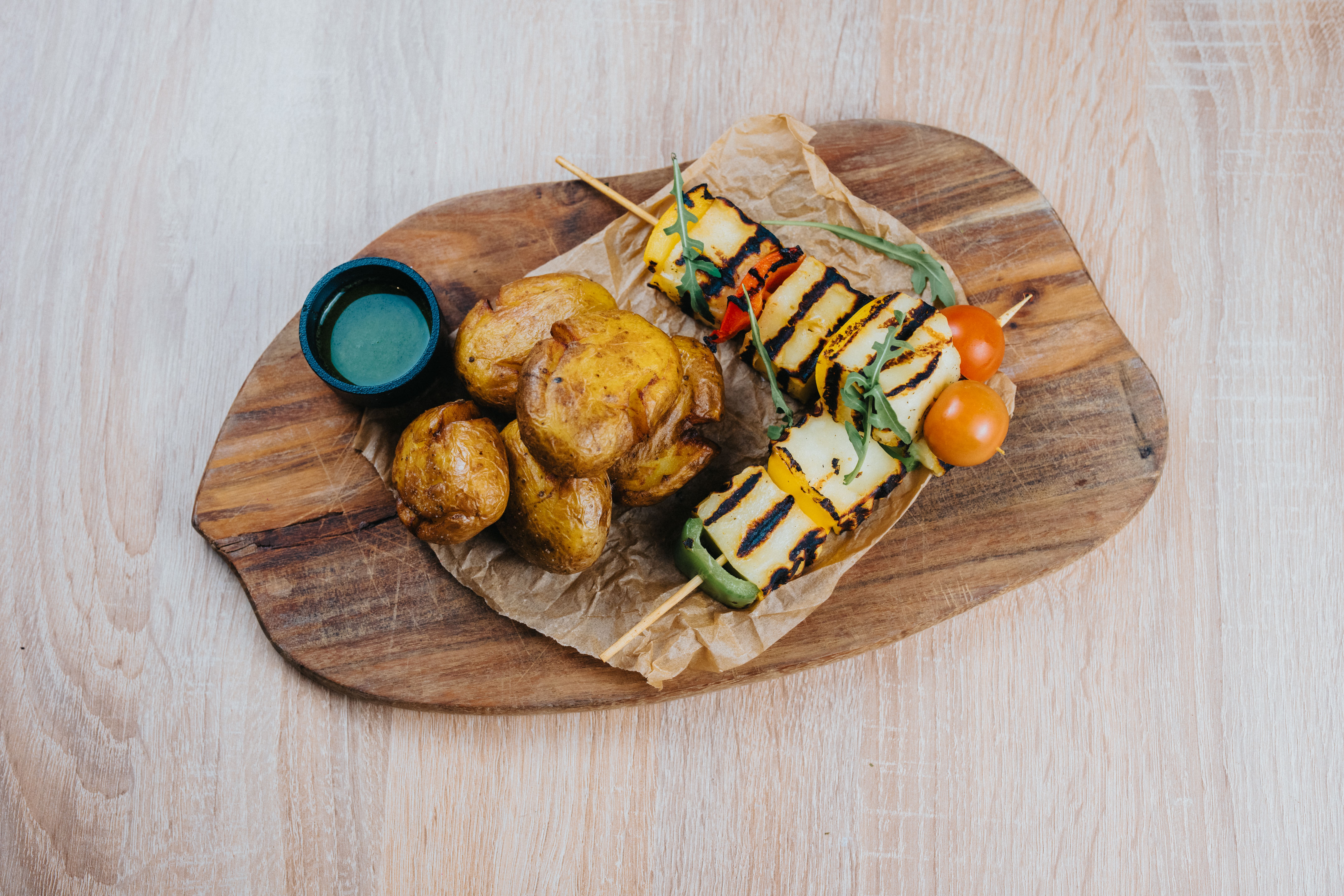 Grönsaksspett med halloumi